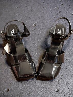 Zara Black Faux Patent T-Strap Block-Heel Fisherman Sandals